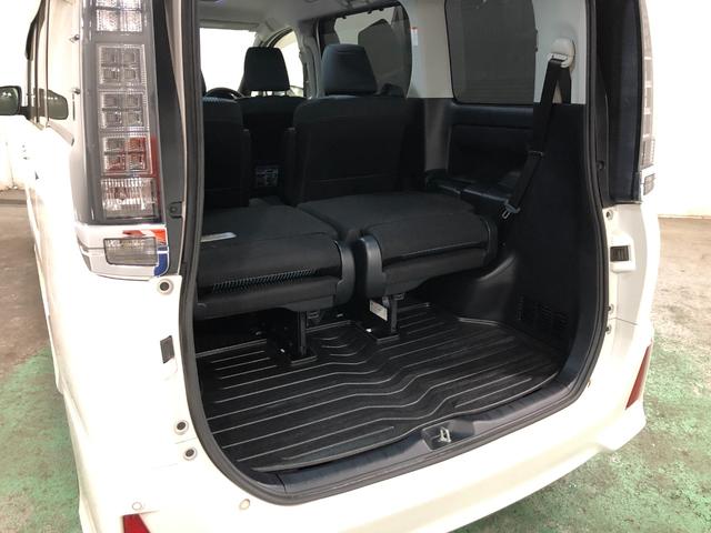 ヴォクシーＺＳ　車検整備付／走行８６３１８キロ／ナビ／後席モニター１年保証距離無制限　擦り傷　走行８６３１８キロ　後席モニター　ナビ　バックカメラ　ＥＴＣ　Ｃソナー　オートライト　ＬＥＤヘッドランプ　アイドリングストップ　両側電動スライドドア　Ｂｌｕｅｔｏｏｔｈ（埼玉県）の中古車