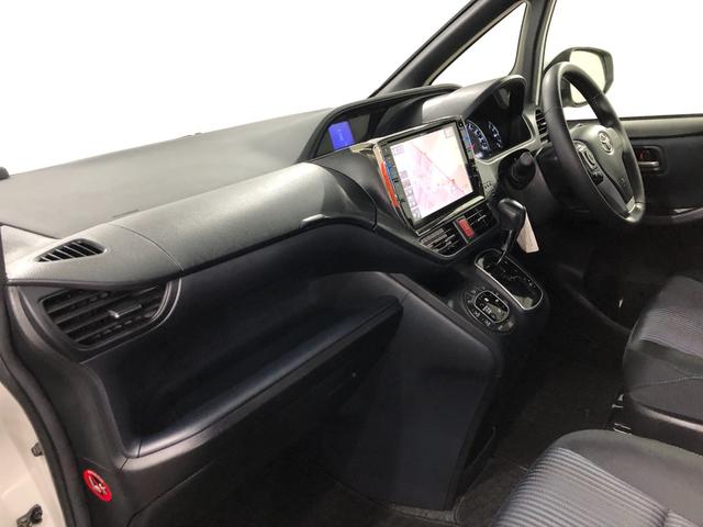 ヴォクシーＺＳ　車検整備付／走行８６３１８キロ／ナビ／後席モニター１年保証距離無制限　擦り傷　走行８６３１８キロ　後席モニター　ナビ　バックカメラ　ＥＴＣ　Ｃソナー　オートライト　ＬＥＤヘッドランプ　アイドリングストップ　両側電動スライドドア　Ｂｌｕｅｔｏｏｔｈ（埼玉県）の中古車