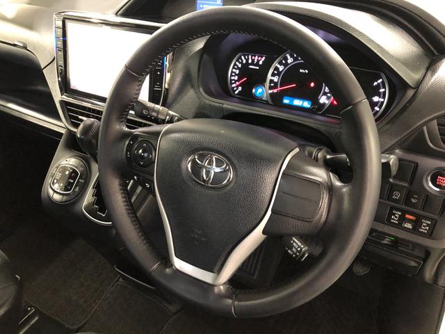 ヴォクシーＺＳ　車検整備付／走行８６３１８キロ／ナビ／後席モニター１年保証距離無制限　擦り傷　走行８６３１８キロ　後席モニター　ナビ　バックカメラ　ＥＴＣ　Ｃソナー　オートライト　ＬＥＤヘッドランプ　アイドリングストップ　両側電動スライドドア　Ｂｌｕｅｔｏｏｔｈ（埼玉県）の中古車