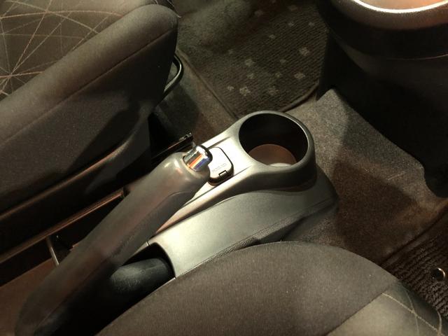 デミオ１３Ｃ−Ｖ　スマートエディション　走行距離２８９１３キロ１年保証距離無制限　走行距離２８９１３キロ　ワンセグナビ　純正カーペットマット　助手席エアバッグ　電動格納式ドアミラー　ドリンクホルダー（埼玉県）の中古車