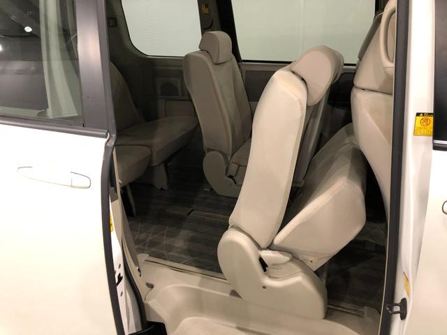 ノアＸ　車検整備付／走行距離８０４６７キロ／ＴＶレスナビ１年保証距離無制限　走行距離８０４６７キロ　車検整備付　ＴＶレスナビ　純正カーペットマット　助手席エアバッグ　ドリンクホルダー　オートエアコン（埼玉県）の中古車