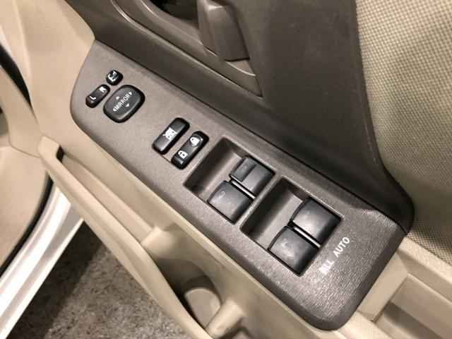 ノアＸ　車検整備付／走行距離８０４６７キロ／ＴＶレスナビ１年保証距離無制限　走行距離８０４６７キロ　車検整備付　ＴＶレスナビ　純正カーペットマット　助手席エアバッグ　ドリンクホルダー　オートエアコン（埼玉県）の中古車