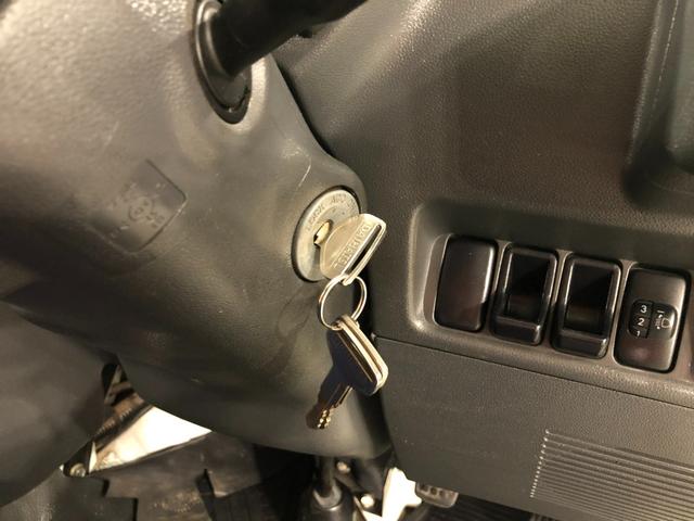 ハイゼットトラックエアコン・パワステ　スペシャル　４ＷＤ／走行３９５９９キロ１年保証距離無制限　走行距離３９５９９キロ　４ＷＤ　ＦＭＡＭラジオ　純正フロアマット　マニュアルエアコン　スペアキー　取扱説明書（埼玉県）の中古車