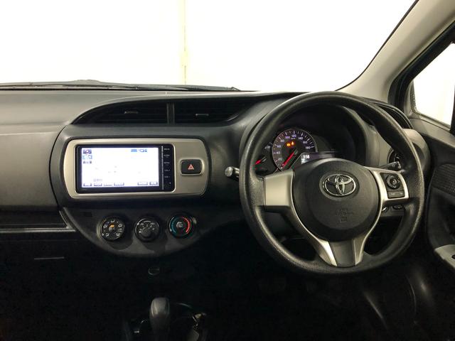ヴィッツＦ　車検整備付／走行距離４３０９４キロ／ワンセグナビ／マット１年保証距離無制限　走行距離４３０９４キロ　ワンセグナビ　ブルートゥース　ドラレコ　純正カーペットマット　助手席エアバッグ　ＬＥＤヘッドランプ　アイドリングストップ（埼玉県）の中古車
