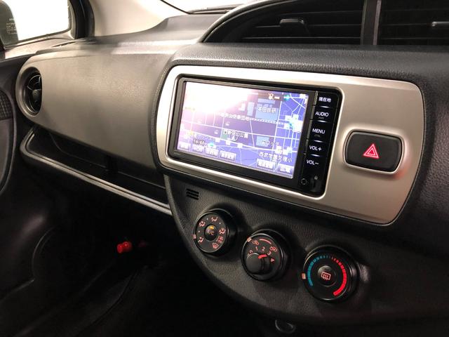 ヴィッツＦ　車検整備付／走行距離４３０９４キロ／ワンセグナビ／マット１年保証距離無制限　走行距離４３０９４キロ　ワンセグナビ　ブルートゥース　ドラレコ　純正カーペットマット　助手席エアバッグ　ＬＥＤヘッドランプ　アイドリングストップ（埼玉県）の中古車