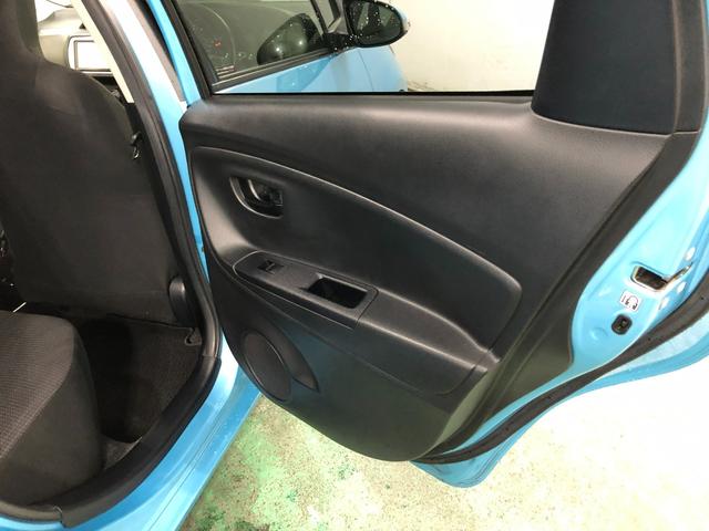 ヴィッツＦ　車検整備付／走行距離４３０９４キロ／ワンセグナビ／マット１年保証距離無制限　走行距離４３０９４キロ　ワンセグナビ　ブルートゥース　ドラレコ　純正カーペットマット　助手席エアバッグ　ＬＥＤヘッドランプ　アイドリングストップ（埼玉県）の中古車