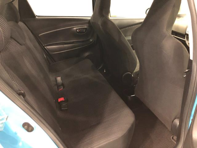 ヴィッツＦ　車検整備付／走行距離４３０９４キロ／ワンセグナビ／マット１年保証距離無制限　走行距離４３０９４キロ　ワンセグナビ　ブルートゥース　ドラレコ　純正カーペットマット　助手席エアバッグ　ＬＥＤヘッドランプ　アイドリングストップ（埼玉県）の中古車