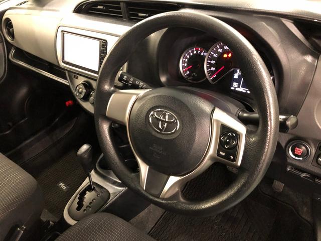 ヴィッツＦ　車検整備付／走行距離４３０９４キロ／ワンセグナビ／マット１年保証距離無制限　走行距離４３０９４キロ　ワンセグナビ　ブルートゥース　ドラレコ　純正カーペットマット　助手席エアバッグ　ＬＥＤヘッドランプ　アイドリングストップ（埼玉県）の中古車