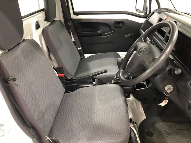 ハイゼットトラックスタンダード　車検整備付／ＭＴ車／走行距離１６１１３キロ１年保証距離無制限　走行距離１６１１３キロ　車検整備付　ＭＴ５速　ＦＭＡＭラジオ　純正フロアマット　助手席エアバッグ　マニュアルエアコン（埼玉県）の中古車