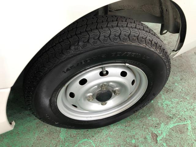 ハイゼットトラックスタンダード　車検整備付／ＭＴ車／走行距離１６１１３キロ１年保証距離無制限　走行距離１６１１３キロ　車検整備付　ＭＴ５速　ＦＭＡＭラジオ　純正フロアマット　助手席エアバッグ　マニュアルエアコン（埼玉県）の中古車
