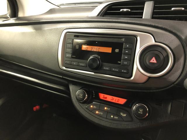 ヴィッツＦ　スマイルエディション　車検整備付／走行距離７６９６１キロ１年保証距離無制限　走行距離７６９６１キロ　車検整備付　純正カーペットマット　助手席エアバッグ　オートライト　オートエアコン　電動格納式ドアミラー（埼玉県）の中古車