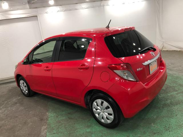 ヴィッツＦ　スマイルエディション　車検整備付／走行距離７６９６１キロ１年保証距離無制限　走行距離７６９６１キロ　車検整備付　純正カーペットマット　助手席エアバッグ　オートライト　オートエアコン　電動格納式ドアミラー（埼玉県）の中古車
