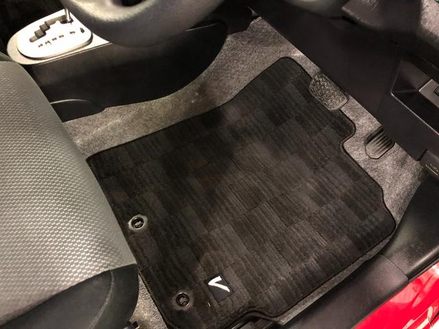 ヴィッツＦ　スマイルエディション　車検整備付／走行距離７６９６１キロ１年保証距離無制限　走行距離７６９６１キロ　車検整備付　純正カーペットマット　助手席エアバッグ　オートライト　オートエアコン　電動格納式ドアミラー（埼玉県）の中古車