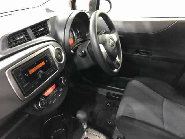 ヴィッツＦ　スマイルエディション　車検整備付／走行距離７６９６１キロ１年保証距離無制限　走行距離７６９６１キロ　車検整備付　純正カーペットマット　助手席エアバッグ　オートライト　オートエアコン　電動格納式ドアミラー（埼玉県）の中古車