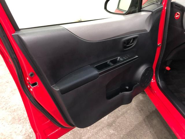 ヴィッツＦ　スマイルエディション　車検整備付／走行距離７６９６１キロ１年保証距離無制限　走行距離７６９６１キロ　車検整備付　純正カーペットマット　助手席エアバッグ　オートライト　オートエアコン　電動格納式ドアミラー（埼玉県）の中古車