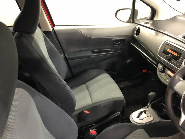 ヴィッツＦ　スマイルエディション　車検整備付／走行距離７６９６１キロ１年保証距離無制限　走行距離７６９６１キロ　車検整備付　純正カーペットマット　助手席エアバッグ　オートライト　オートエアコン　電動格納式ドアミラー（埼玉県）の中古車