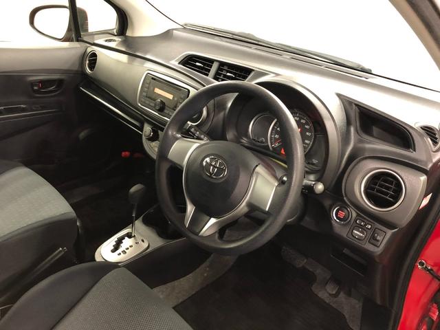 ヴィッツＦ　スマイルエディション　車検整備付／走行距離７６９６１キロ１年保証距離無制限　走行距離７６９６１キロ　車検整備付　純正カーペットマット　助手席エアバッグ　オートライト　オートエアコン　電動格納式ドアミラー（埼玉県）の中古車