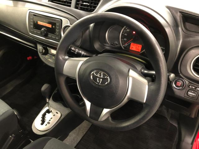 ヴィッツＦ　スマイルエディション　車検整備付／走行距離７６９６１キロ１年保証距離無制限　走行距離７６９６１キロ　車検整備付　純正カーペットマット　助手席エアバッグ　オートライト　オートエアコン　電動格納式ドアミラー（埼玉県）の中古車