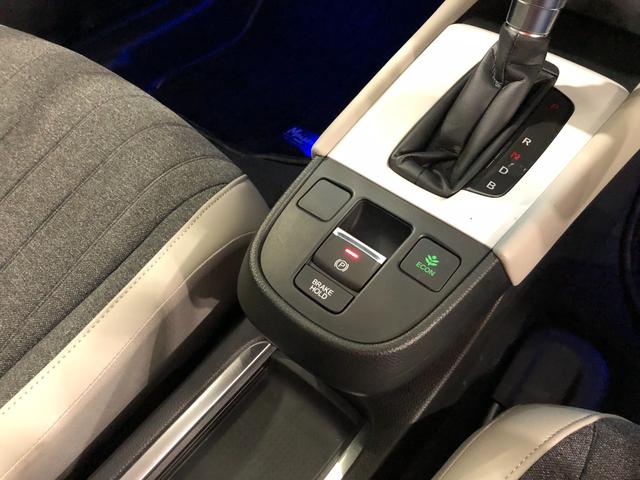フィットｅ：ＨＥＶホーム　２０周年特別仕様車　メゾン　車検整備付１年保証距離無制限　走行距離１８４６３キロ　ＴＶレスナビ　バックカメラ　ブルートゥース　純正マット　サイドエアバッグ　クリアランスソナー　ＬＥＤヘッドランプ　シートヒーター　電動パーキングブレーキ（埼玉県）の中古車