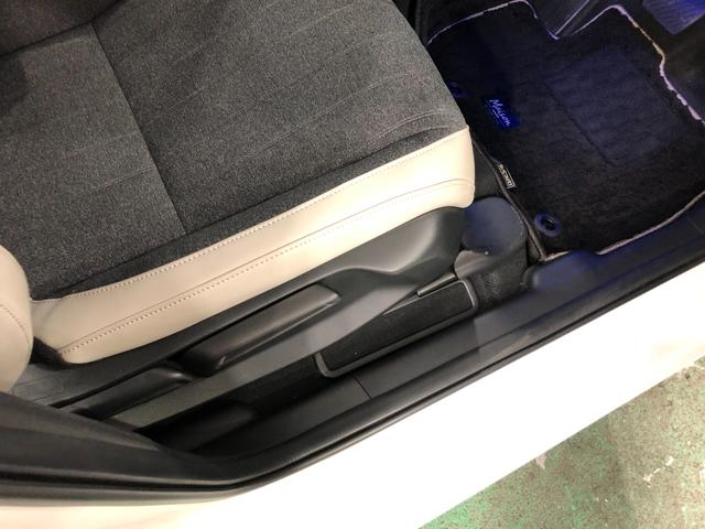 フィットｅ：ＨＥＶホーム　２０周年特別仕様車　メゾン　車検整備付１年保証距離無制限　走行距離１８４６３キロ　ＴＶレスナビ　バックカメラ　ブルートゥース　純正マット　サイドエアバッグ　クリアランスソナー　ＬＥＤヘッドランプ　シートヒーター　電動パーキングブレーキ（埼玉県）の中古車