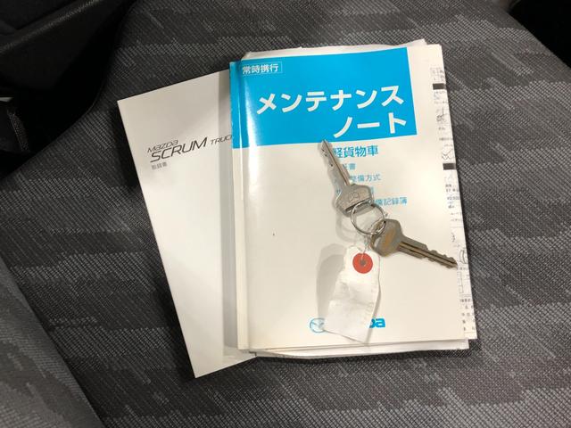 スクラムトラックＫＣスペシャル　車検整備付　５ＭＴ　ＡＭ・ＦＭラジオ一年保証・走行距離無制限　走行距離８３３９４キロ　助手席エアバック　純正カーペットマット　ＡＭ・ＦＭラジオ　マニュアル車　車検整備付（東京都）の中古車