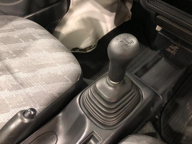 スクラムトラックＫＣスペシャル　車検整備付　５ＭＴ　ＡＭ・ＦＭラジオ一年保証・走行距離無制限　走行距離８３３９４キロ　助手席エアバック　純正カーペットマット　ＡＭ・ＦＭラジオ　マニュアル車　車検整備付（東京都）の中古車