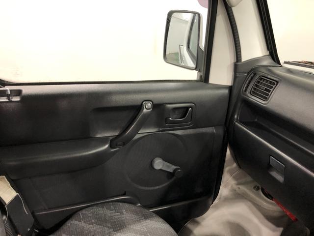 スクラムトラックＫＣスペシャル　車検整備付　５ＭＴ　ＡＭ・ＦＭラジオ一年保証・走行距離無制限　走行距離８３３９４キロ　助手席エアバック　純正カーペットマット　ＡＭ・ＦＭラジオ　マニュアル車　車検整備付（東京都）の中古車