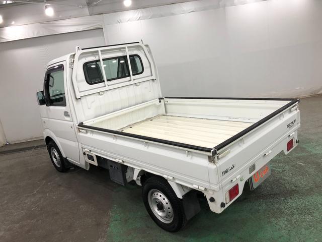 スクラムトラックＫＣスペシャル　車検整備付　５ＭＴ　ＡＭ・ＦＭラジオ一年保証・走行距離無制限　走行距離８３３９４キロ　助手席エアバック　純正カーペットマット　ＡＭ・ＦＭラジオ　マニュアル車　車検整備付（東京都）の中古車