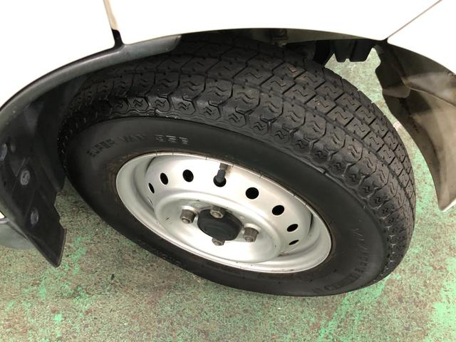 スクラムトラックＫＣスペシャル　車検整備付　５ＭＴ　ＡＭ・ＦＭラジオ一年保証・走行距離無制限　走行距離８３３９４キロ　助手席エアバック　純正カーペットマット　ＡＭ・ＦＭラジオ　マニュアル車　車検整備付（東京都）の中古車
