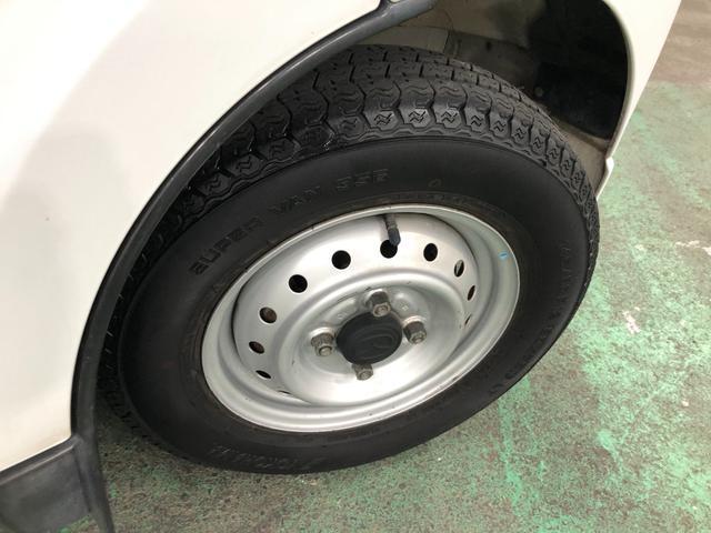 スクラムトラックＫＣスペシャル　車検整備付　５ＭＴ　ＡＭ・ＦＭラジオ一年保証・走行距離無制限　走行距離８３３９４キロ　助手席エアバック　純正カーペットマット　ＡＭ・ＦＭラジオ　マニュアル車　車検整備付（東京都）の中古車