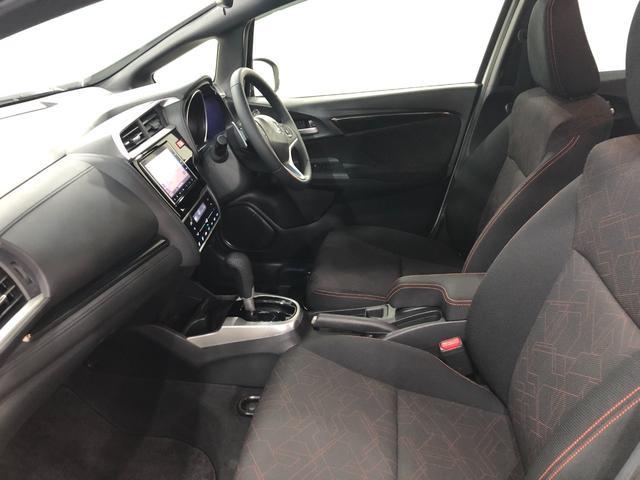 フィットＲＳ　ＣＶＴ　フルノーマル　ナビ　バックカメラ　車検２年付禁煙車　１年保証・走行距離無制限　走行距離３２２７０キロ　ホンダ純正ナビ　ワンセグＴＶ　ＤＶＤ　ＢＴオーディオ　バックカメラ　ＥＴＣ　オートライト　純正アルミホイール　純正フロアマット（埼玉県）の中古車