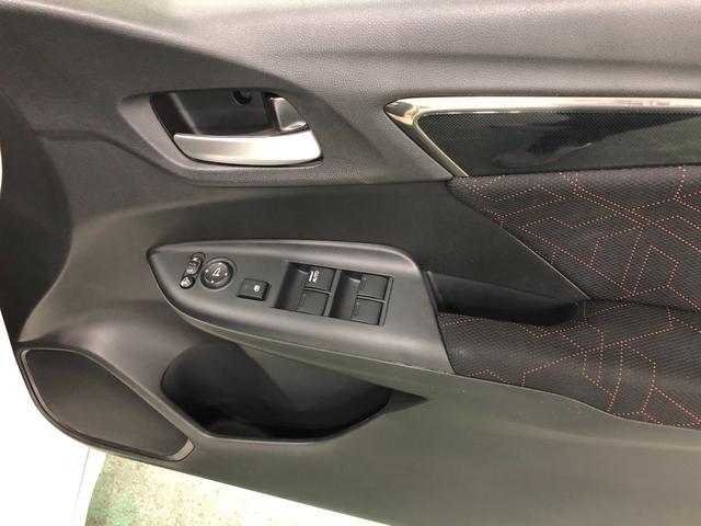 フィットＲＳ　ＣＶＴ　フルノーマル　ナビ　バックカメラ　車検２年付禁煙車　１年保証・走行距離無制限　走行距離３２２７０キロ　ホンダ純正ナビ　ワンセグＴＶ　ＤＶＤ　ＢＴオーディオ　バックカメラ　ＥＴＣ　オートライト　純正アルミホイール　純正フロアマット（埼玉県）の中古車