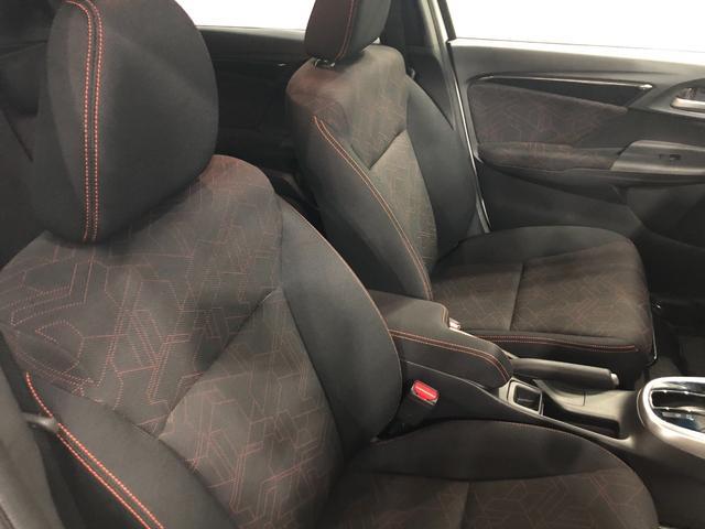 フィットＲＳ　ＣＶＴ　フルノーマル　ナビ　バックカメラ　車検２年付禁煙車　１年保証・走行距離無制限　走行距離３２２７０キロ　ホンダ純正ナビ　ワンセグＴＶ　ＤＶＤ　ＢＴオーディオ　バックカメラ　ＥＴＣ　オートライト　純正アルミホイール　純正フロアマット（埼玉県）の中古車