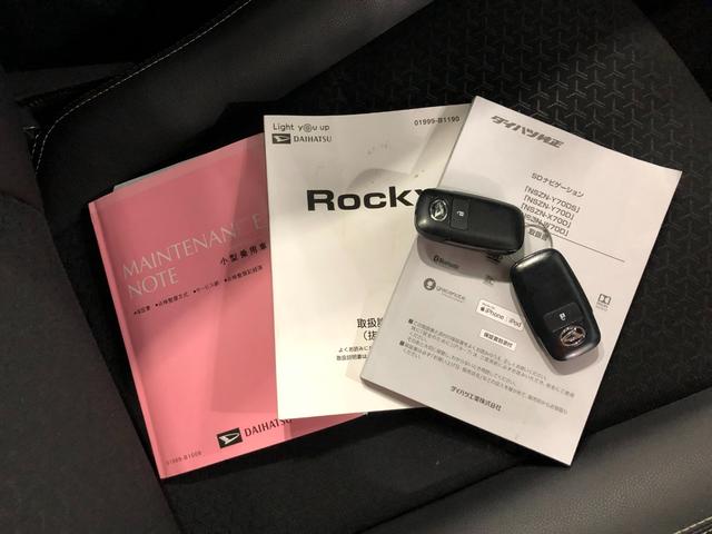 ロッキープレミアム　車検整備付／走行５２１２７キロ／純正ナビドラレコ１年保証距離無制限　走行距離５２１２７キロ　車検整備付　純正フルセグナビ　パノラマモニター　ドラレコ　純正マット　サイドエアバッグ　ＬＥＤヘッドランプ　アイドリングストップ　シートヒーター　キーフリー（埼玉県）の中古車