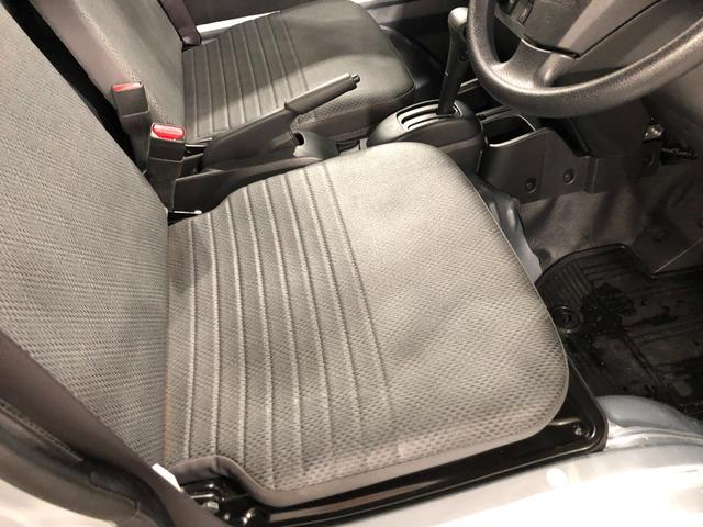 ハイゼットトラックスタンダードＳＡIIIｔ　幌／４ＷＤ／走行距離２０５５キロ１年保証距離無制限　走行距離２０５５キロ　４ＷＤ　ＦＭＡＭラジオ　純正フロアマット　クリアランスソナー　オートライト　ＬＥＤヘッドランプ　キーレスエントリー　スマートアシスト３ｔ（埼玉県）の中古車