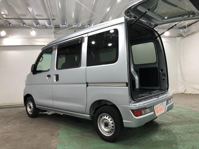 ハイゼットカーゴデラックスＳＡ３　当社下取車　ＦＭＡＭラジオ　スマアシ３ＦＭＡＭラジオ　マット　助手席エアバッグ　オートマチックハイビーム　ＬＥＤヘッドランプ　アイドリングストップ　スマートアシスト３　１年保証距離無制限　走行距離１７１１キロ（東京都）の中古車