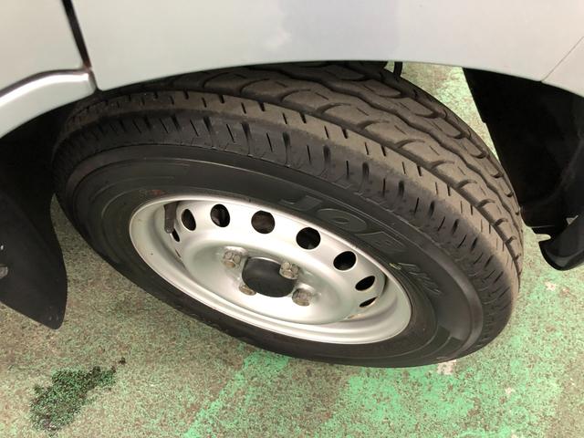 ハイゼットカーゴデラックスＳＡ３　当社下取車　ＦＭＡＭラジオ　スマアシ３ＦＭＡＭラジオ　マット　助手席エアバッグ　オートマチックハイビーム　ＬＥＤヘッドランプ　アイドリングストップ　スマートアシスト３　１年保証距離無制限　走行距離１７１１キロ（東京都）の中古車