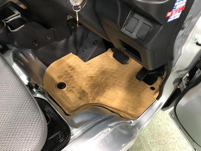 ハイゼットトラックスタンダードＳＡIIIｔ　４ＷＤ／走行２０９７５キロ／マット１年保証距離無制限　走行距離２０９７５キロ　４ＷＤ　ＦＭＡＭラジオ　純正フロアマット　スマートアシスト３ｔ　マニュアルエアコン　スペアキー（埼玉県）の中古車