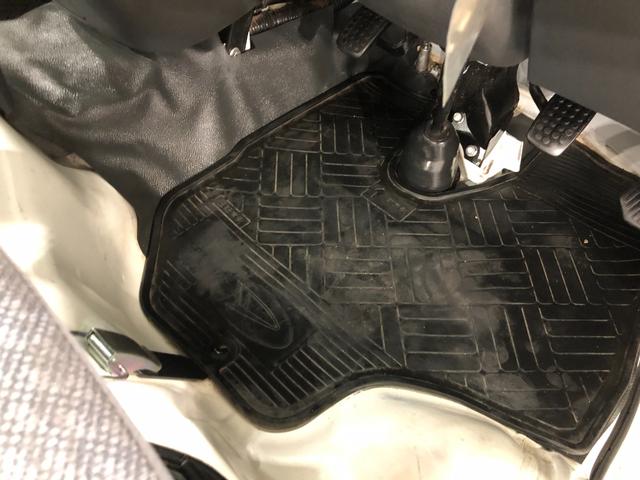ハイゼットトラックコンパクトテールリフト　４ＷＤ・ＭＴ　１ＤＩＮラジオ一年保証・走行距離無制限　走行距離７５１８０キロ　純正カーペットマット　エアコンパワステ（埼玉県）の中古車