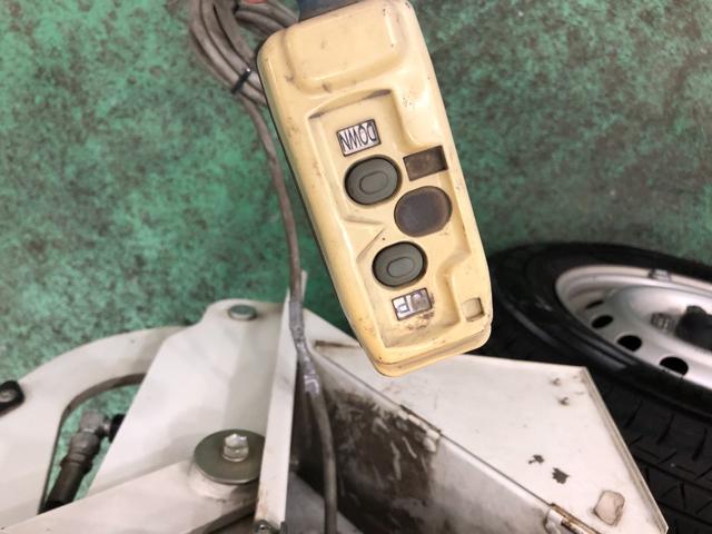 ハイゼットトラックコンパクトテールリフト　４ＷＤ・ＭＴ　１ＤＩＮラジオ一年保証・走行距離無制限　走行距離７５１８０キロ　純正カーペットマット　エアコンパワステ（埼玉県）の中古車