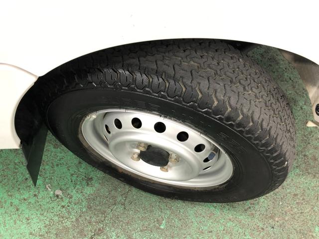 キャリイトラックＫＣスペシャル　４ＷＤ　ＦＭＡＭラジオ１年保証距離無制限　走行距離１３３９キロ　純正フロアマット　バイザー　マニュアルエアコン　電動ウインドウ（埼玉県）の中古車