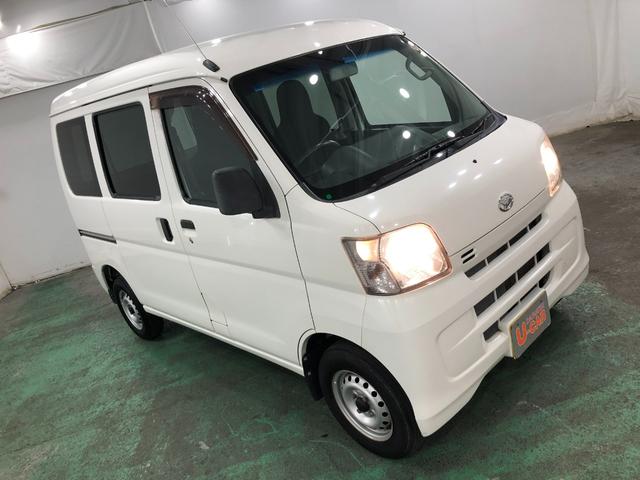 ハイゼットカーゴデラックスリミテッド　雹害／走行距離３０８７７キロ／ラジオ１年保証距離無制限　走行距離３０８７７キロ　雹害　ＦＭＡＭラジオ　純正フロアマット　バイザー　助手席エアバッグ　マニュアルエアコン（埼玉県）の中古車
