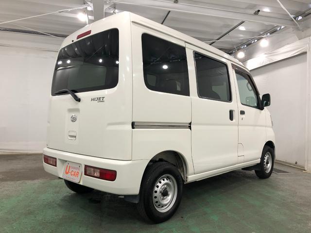 ハイゼットカーゴデラックスリミテッド　雹害／走行距離３０８７７キロ／ラジオ１年保証距離無制限　走行距離３０８７７キロ　雹害　ＦＭＡＭラジオ　純正フロアマット　バイザー　助手席エアバッグ　マニュアルエアコン（埼玉県）の中古車