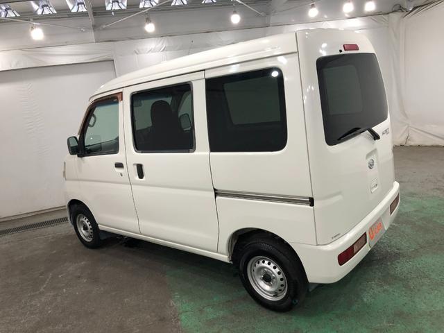 ハイゼットカーゴデラックスリミテッド　雹害／走行距離３０８７７キロ／ラジオ１年保証距離無制限　走行距離３０８７７キロ　雹害　ＦＭＡＭラジオ　純正フロアマット　バイザー　助手席エアバッグ　マニュアルエアコン（埼玉県）の中古車