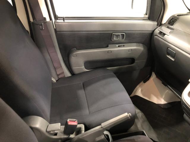 ハイゼットカーゴデラックスリミテッド　雹害／走行距離３０８７７キロ／ラジオ１年保証距離無制限　走行距離３０８７７キロ　雹害　ＦＭＡＭラジオ　純正フロアマット　バイザー　助手席エアバッグ　マニュアルエアコン（埼玉県）の中古車