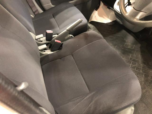 ハイゼットカーゴデラックスリミテッド　雹害／走行距離３０８７７キロ／ラジオ１年保証距離無制限　走行距離３０８７７キロ　雹害　ＦＭＡＭラジオ　純正フロアマット　バイザー　助手席エアバッグ　マニュアルエアコン（埼玉県）の中古車