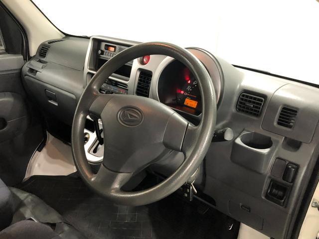 ハイゼットカーゴデラックスリミテッド　雹害／走行距離３０８７７キロ／ラジオ１年保証距離無制限　走行距離３０８７７キロ　雹害　ＦＭＡＭラジオ　純正フロアマット　バイザー　助手席エアバッグ　マニュアルエアコン（埼玉県）の中古車