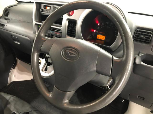 ハイゼットカーゴデラックスリミテッド　雹害／走行距離３０８７７キロ／ラジオ１年保証距離無制限　走行距離３０８７７キロ　雹害　ＦＭＡＭラジオ　純正フロアマット　バイザー　助手席エアバッグ　マニュアルエアコン（埼玉県）の中古車