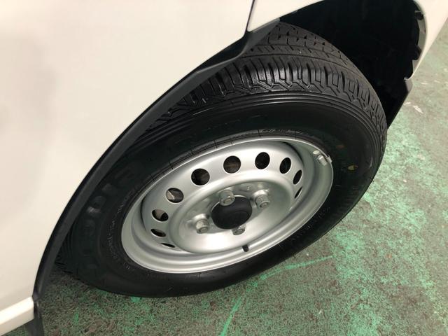 ハイゼットカーゴＤＸ　走行距離９９１７キロ／オートライト／純正フロアマット１年保証距離無制限　走行距離９９１７キロ　純正フロアマット　助手席エアバッグ　クリアランスソナー　オートライト　アイドリングストップ　キーレスエントリー　両側スライドドア　マニュアルエアコン（埼玉県）の中古車