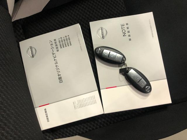 ノートＸ　走行５２６９１キロ／車検整備付／ナビパノラマカメラ保証１年間・距離無制限付き　ナビ　パノラマカメラ　ブルートゥース　プッシュボタンエンジンスタート　ＥＴＣ　純正フロアマット　ホイールキャップ　マニュアルエアコン（埼玉県）の中古車